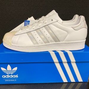Adidas Superstar originals sneakers size US 5